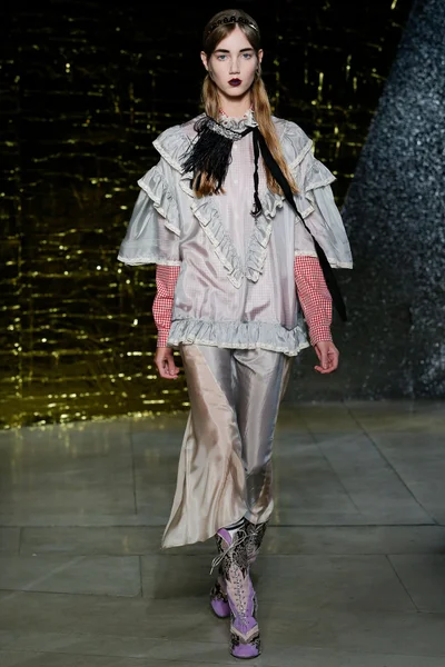 Look 25
